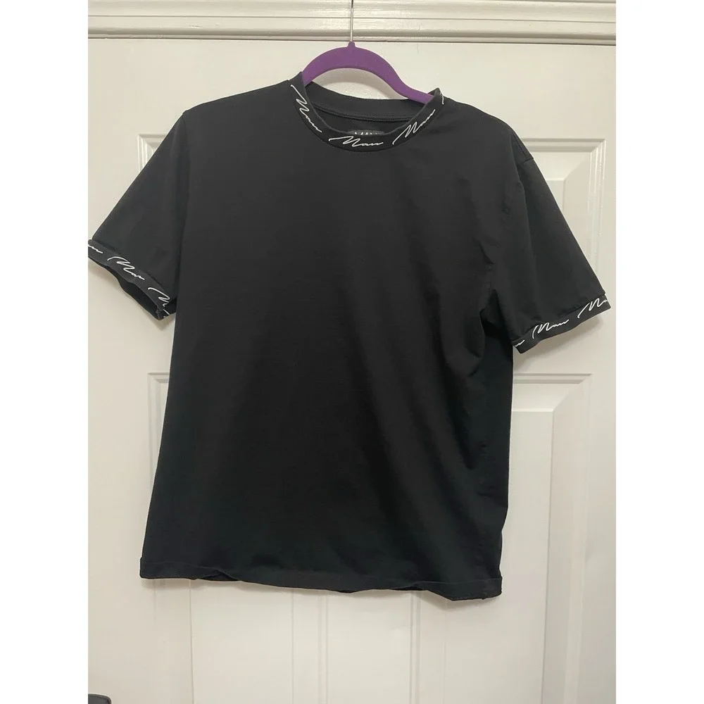Boohoo Man Men's Black Pullover T-Shirt Size Medium Spell out - Picture 1 of 4